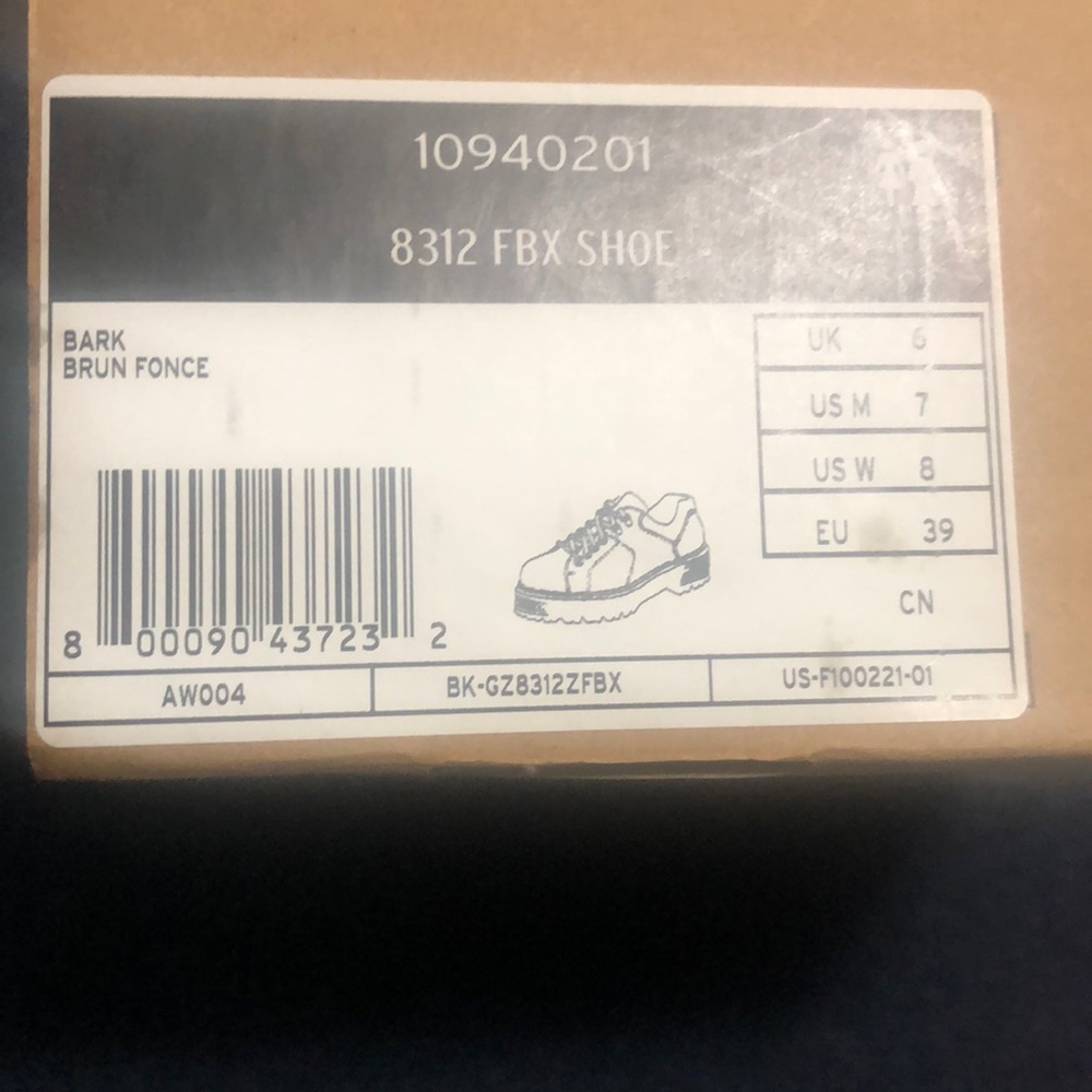 Shoes - Picture 6 of 7